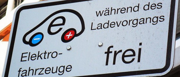 709px-Electric_Car_Park_Berlin