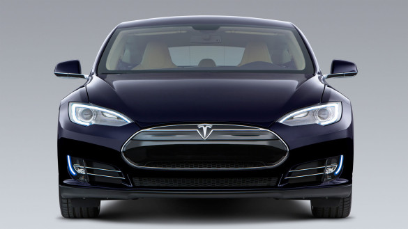 Tesla zeigt Batteriewechsel mit Model S Tesla zeigt Batteriewechsel mit Model S