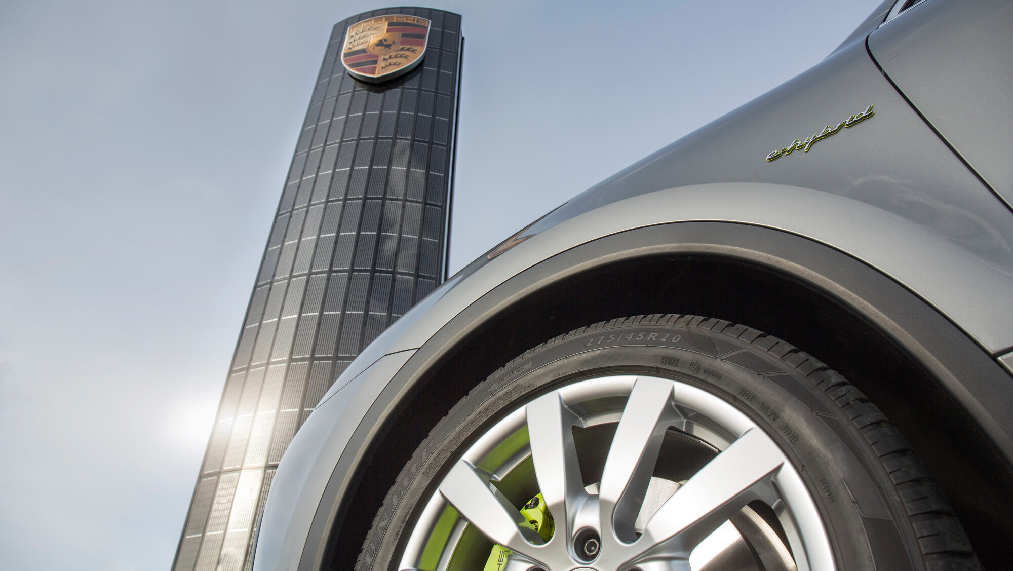 Porsche tankt Sonne Porsche tankt Sonne